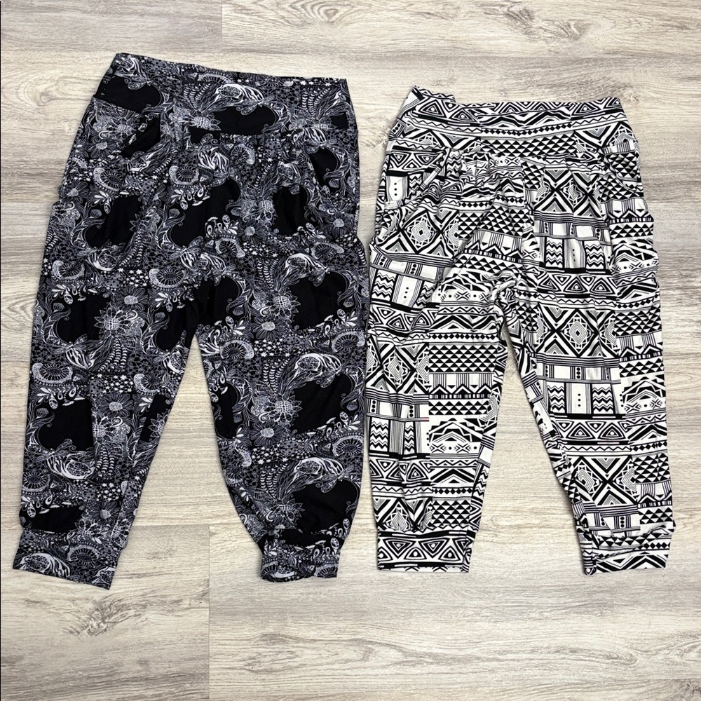 2 Pair LA12ST Black & White Cropped Pull On Women's Pants with Pockets One Size